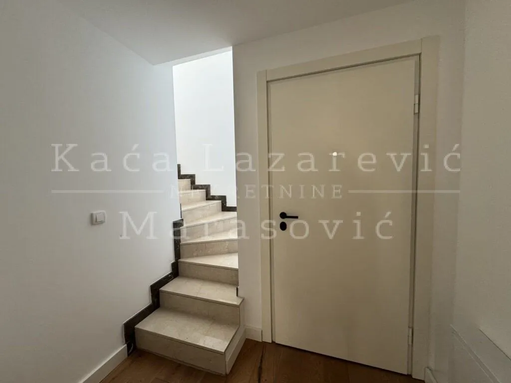 Prodaja, stan, 174m², Lekino Brdo, Voždovac Sve Podlokacije
