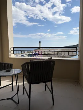 Namješten balkon sa pogledom na more i svjetionik. - image 12
