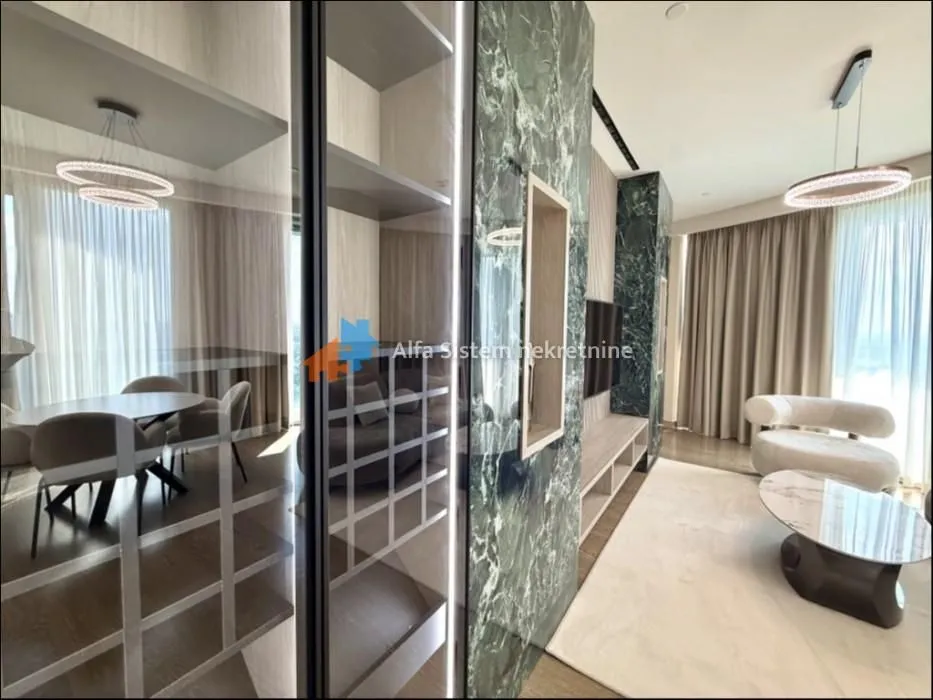 Izdavanje, trosoban stan, 98m², Savski Venac, Beograd
