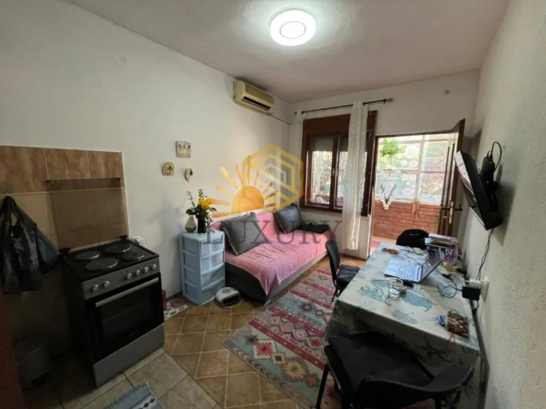 Izdavanje, jednosoban stan, 50m², Pod Goricom, Podgorica