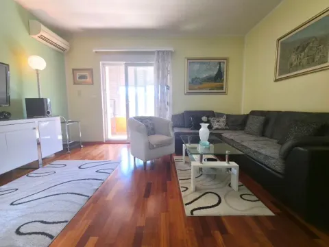 Rent, two bedroom apartment, 73m², City Kvart, Podgorica - image 4