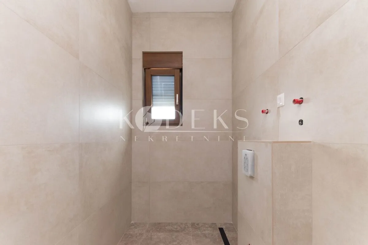 Sale, four bedroom apartment, 220m², Vezirov Most, Podgorica