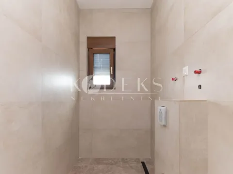 Prodaja, četvorosoban stan, 221m², Vezirov Most, Podgorica - image 17