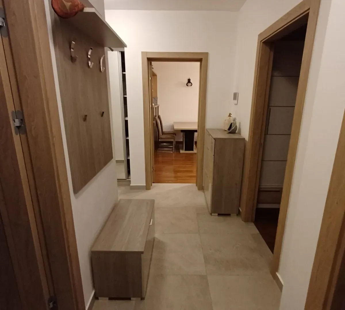 Izdavanje, dvosoban stan, 70m², Master Kvart, Podgorica