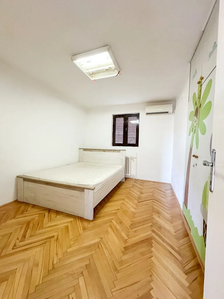 Izdavanje, kuća, 200m², Stari Aerodrom, Podgorica