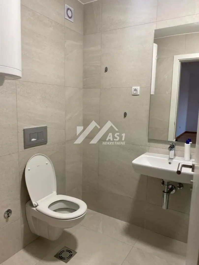 Izdavanje, trosoban stan, 70m², Adamovićevo Naselje, Novi Sad Sve Podlokacije