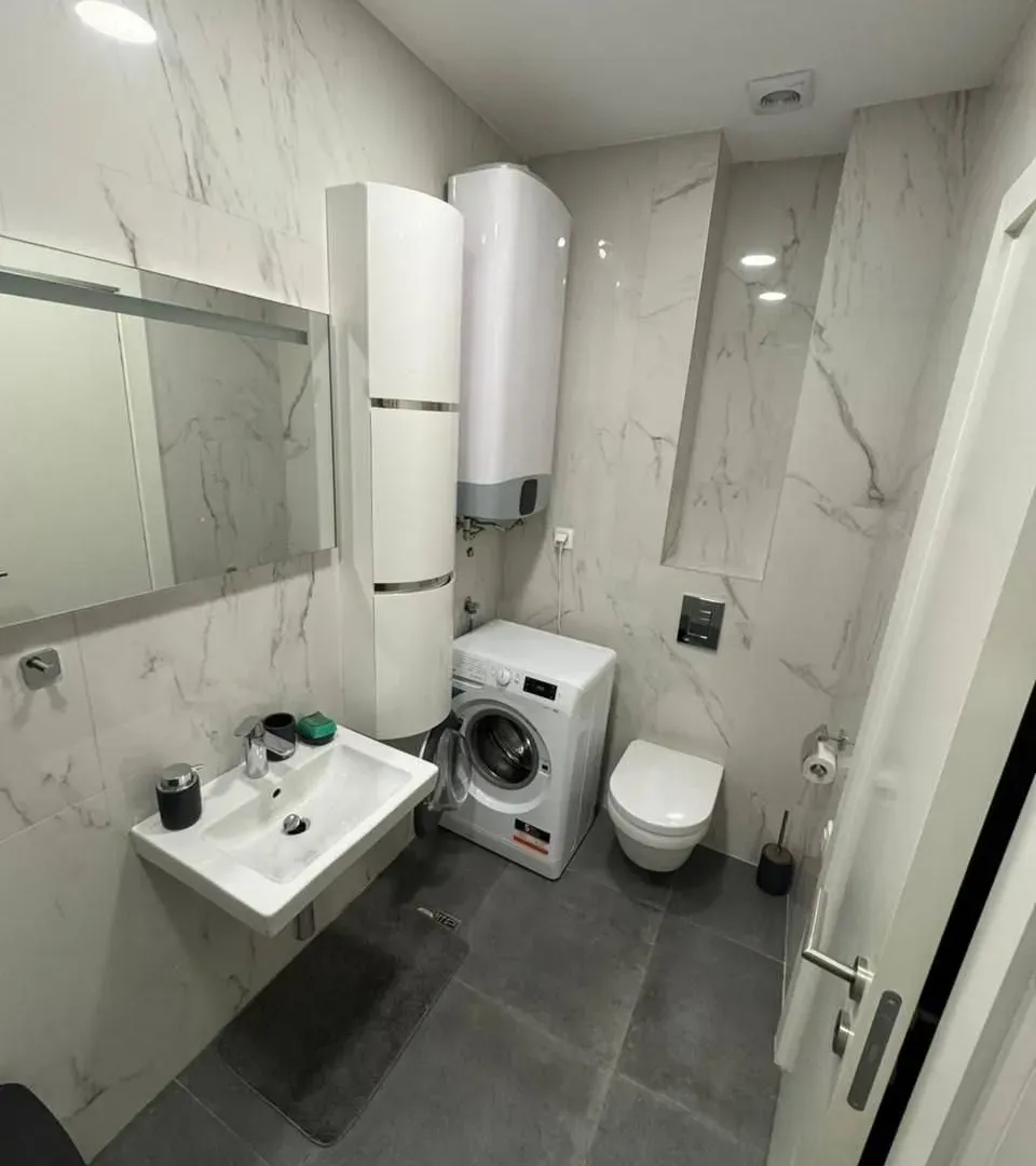 Prodaja, jednosoban stan, 65m², Centar, Bar