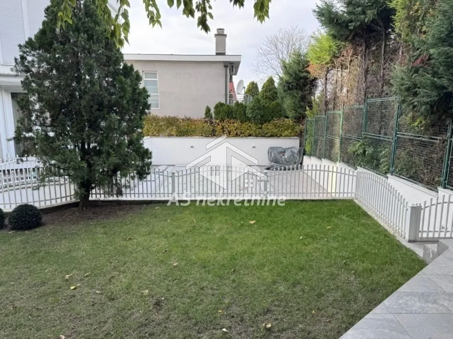 Izdavanje, stan, 220m², Savski Venac, Beograd