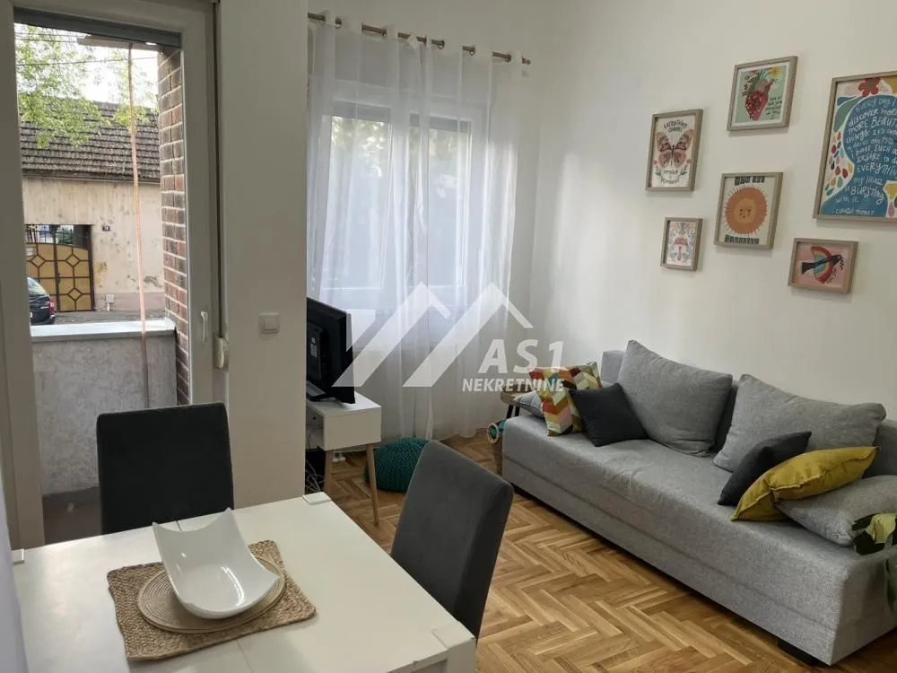 Izdavanje, jednosoban stan, 31m², Adamovićevo Naselje, Novi Sad Sve Podlokacije