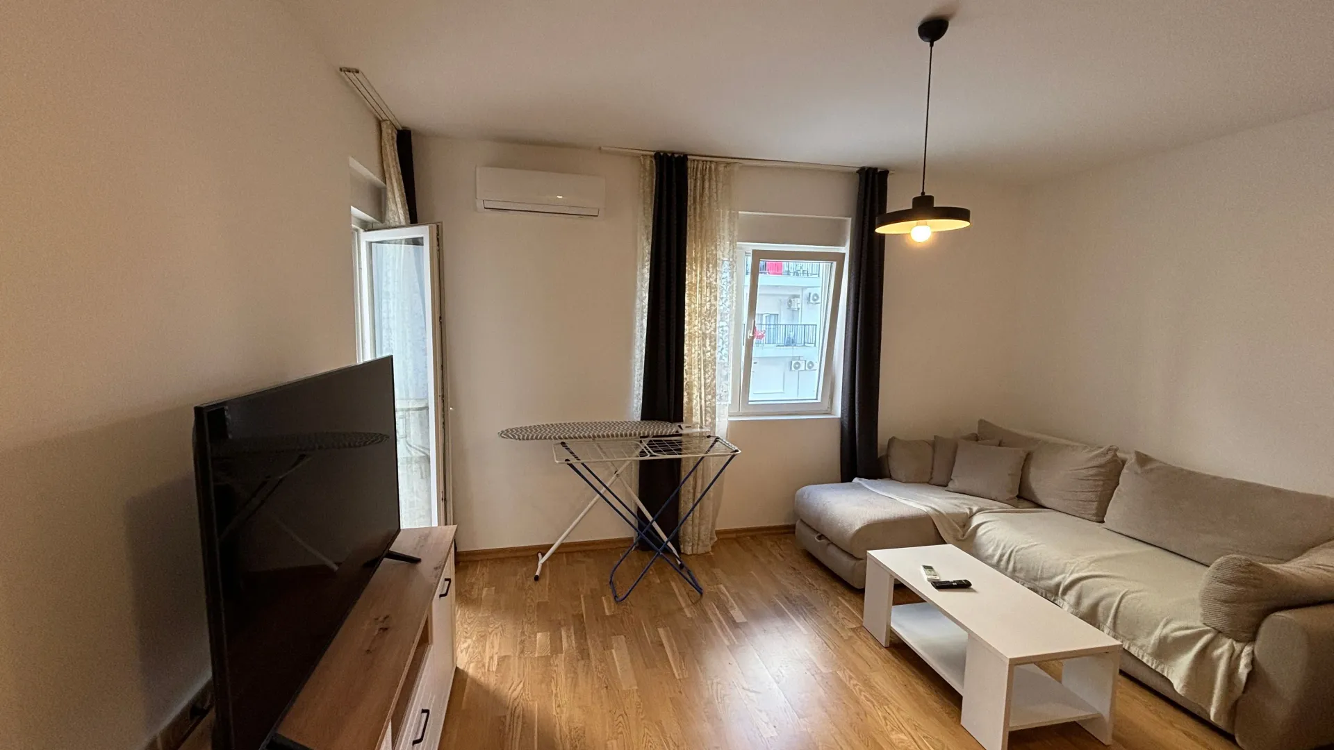 Prodaja, jednosoban stan, 40m², Lazi, Budva