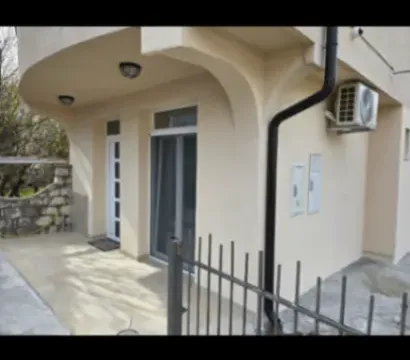 Izdavanje, garsonjera, 25m², Momišići, Podgorica - image 12