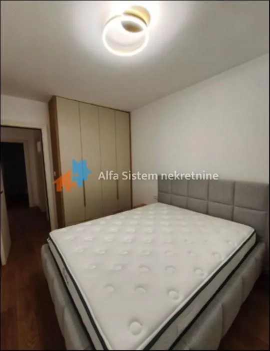 Izdavanje, trosoban stan, 65m², Čubura, Beograd