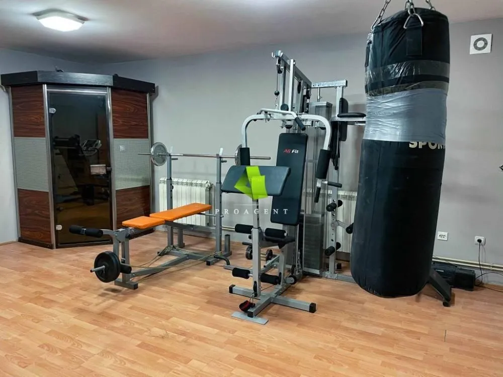 Prodaja, kuća, 400m², Pantelej, Niš
