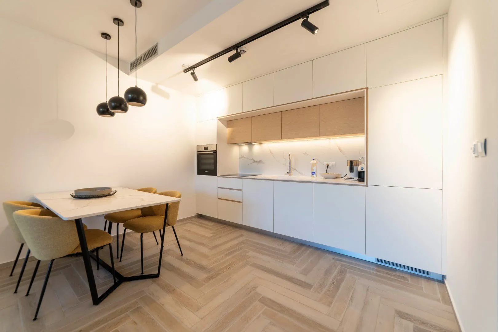 Prodaja, trosoban stan, 79m², Kotor, Crna Gora