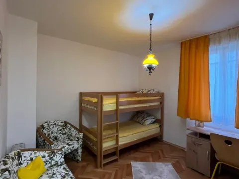 Izdavanje, trosoban stan, 132m², Centar, Bar - image 5