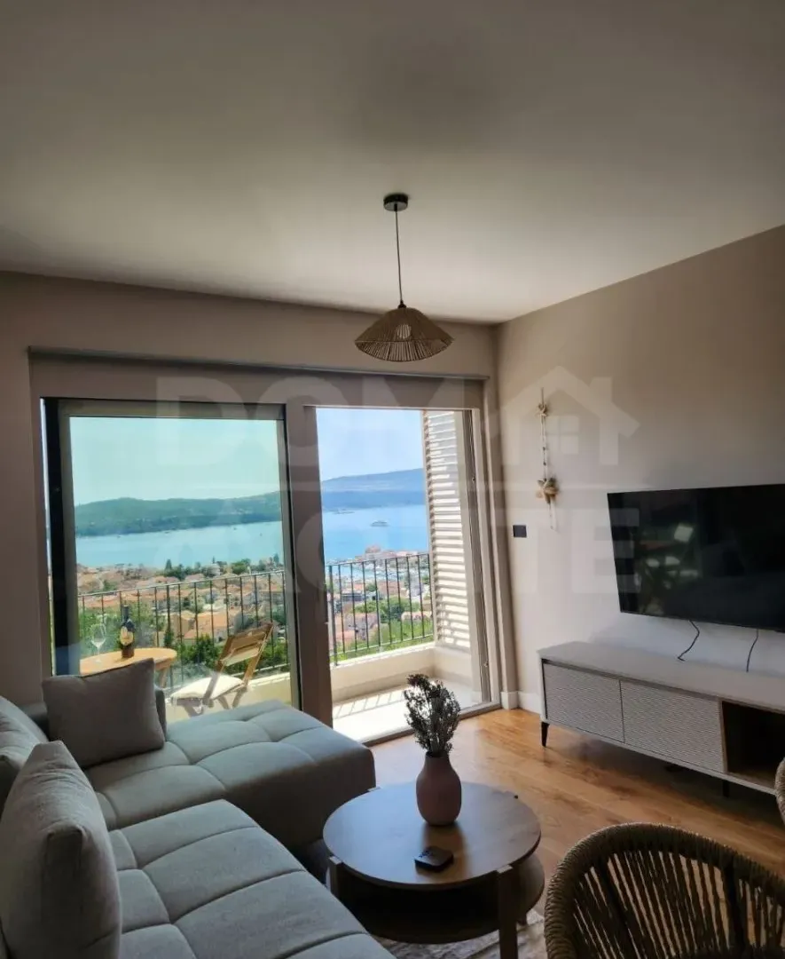 Izdavanje, jednosoban stan, 40m², Tivat, Crna Gora