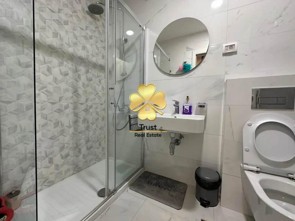 Izdavanje, jednosoban stan, 50m², Central Point, Podgorica