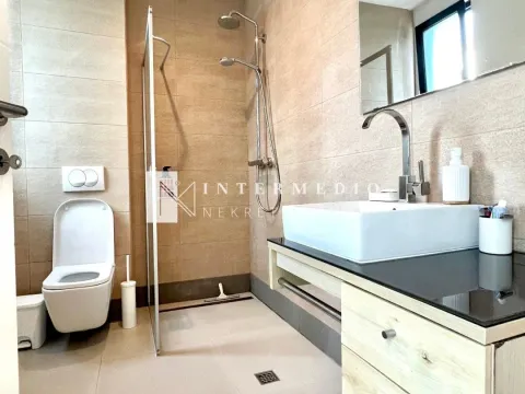 Izdavanje, dvosoban stan, 130m², Đenovići, Herceg Novi - image 10