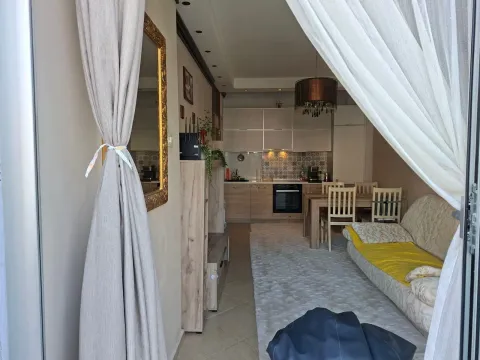 Izdavanje, jednosoban stan, 58m², Centar, Tivat - image 3