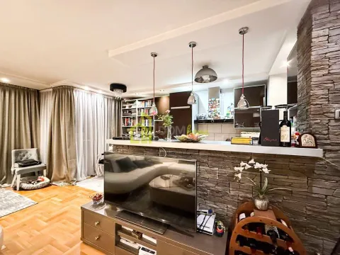 Prodaja, dvosoban stan, 80m², Preko Morače, Podgorica - image 13