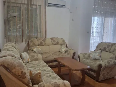 Izdavanje, jednosoban stan, 54m², Stari Aerodrom, Podgorica