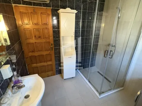 Izdavanje, kuća, 350m², Zlatica, Podgorica - image 4