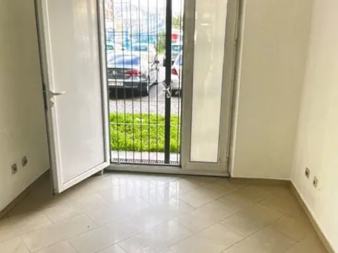 Rent, office space, 80m², Stari Aerodrom, Podgorica - image 3