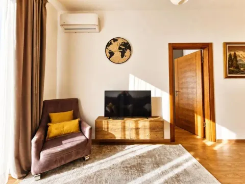 Living room with an armchair, TV and air conditioning. - image 5