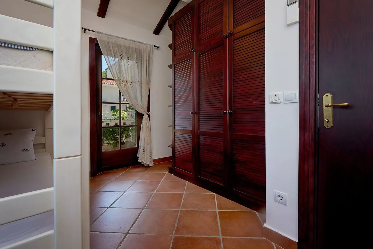 Sale, house, 235m², Kostanjica, Kotor