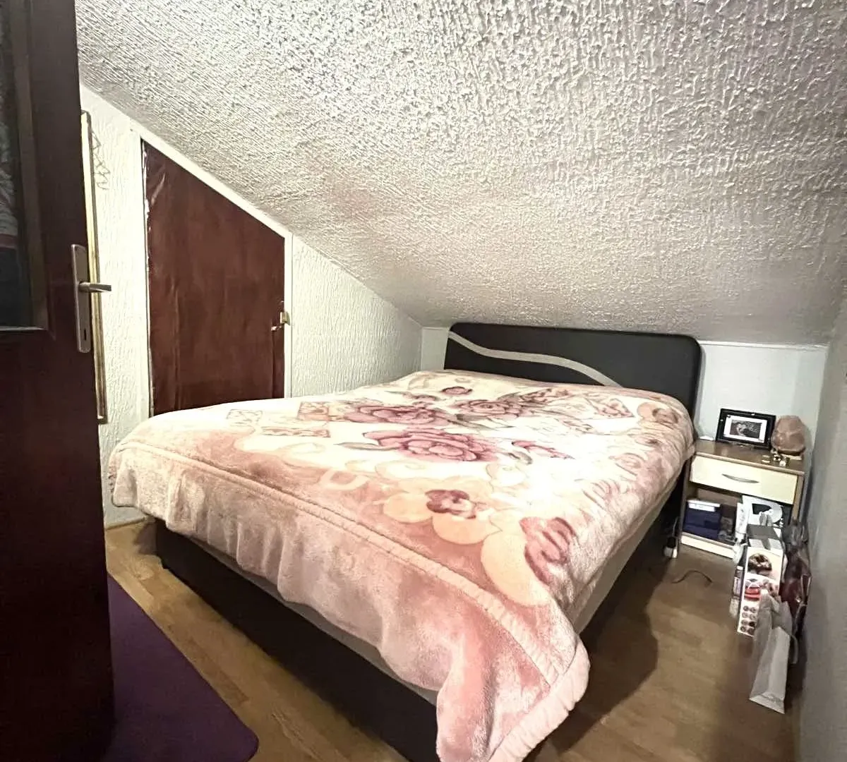 Izdavanje, dvosoban stan, 60m², Blok 6, Podgorica