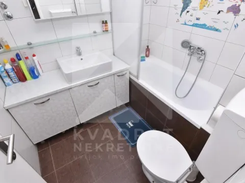 Izdavanje, dvosoban stan, 76m², Blok 6, Podgorica - image 12