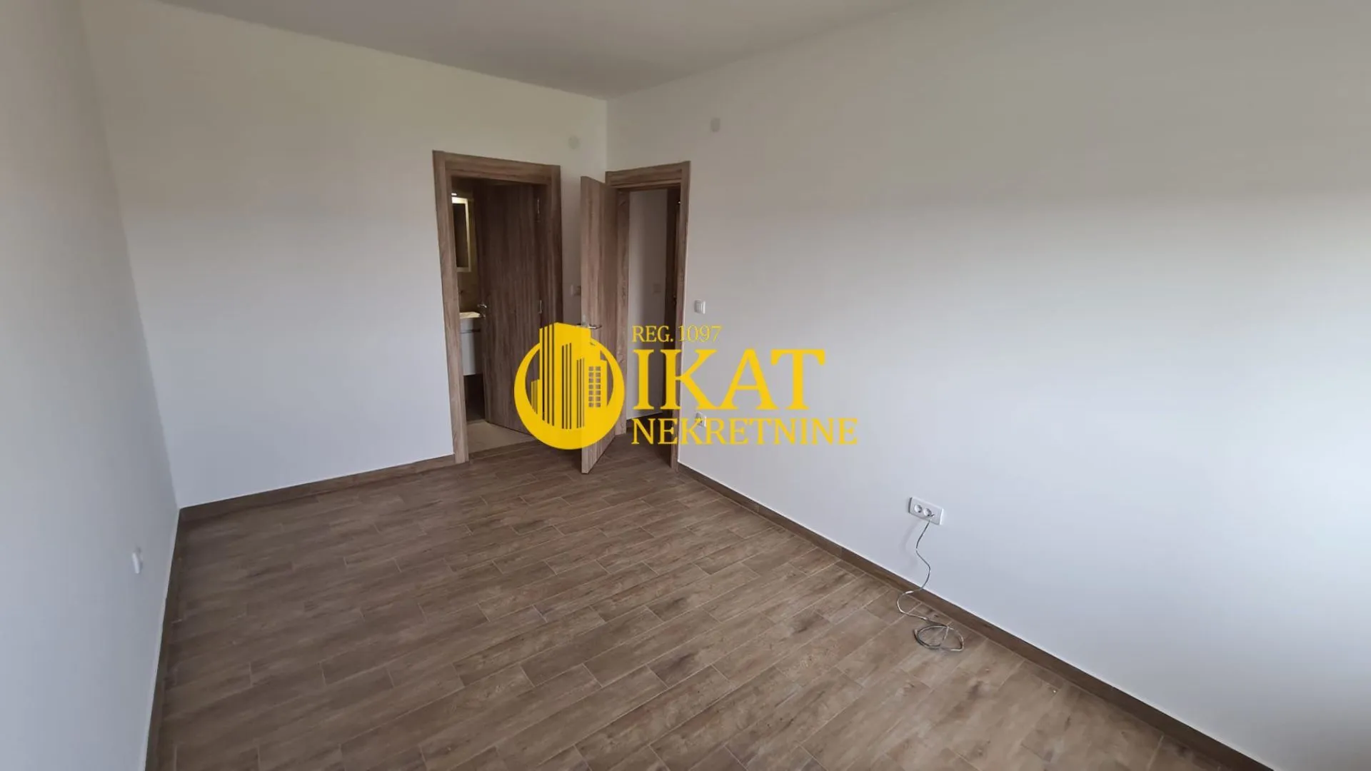 Prodaja, četvorosoban stan, 95m², Centar, Stara Pazova