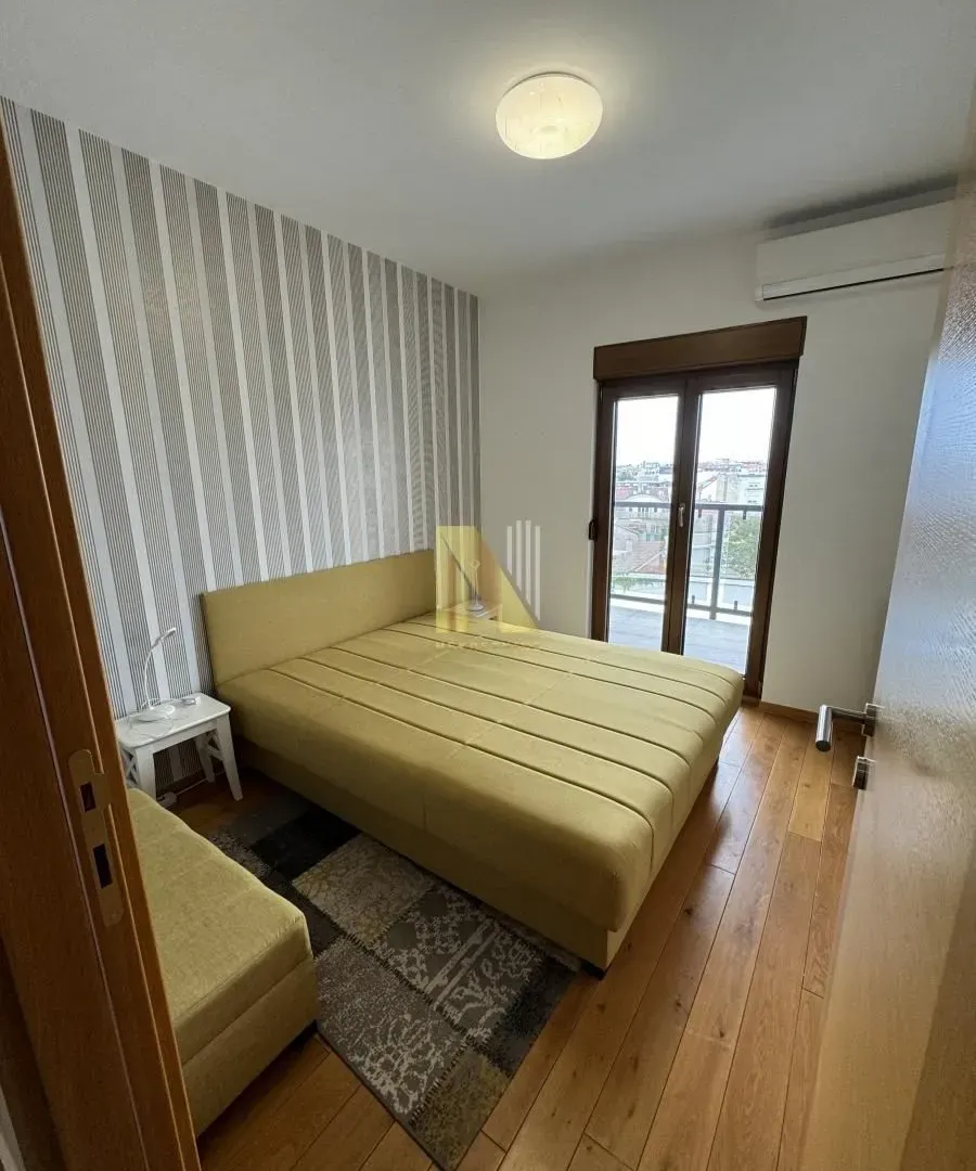 Izdavanje, dvosoban stan, 44m², Centar, Novi Sad