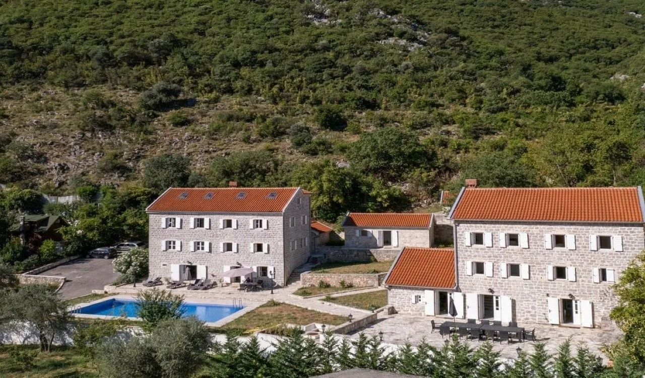Prodaja, kuća, 800m², Prčanj, Kotor