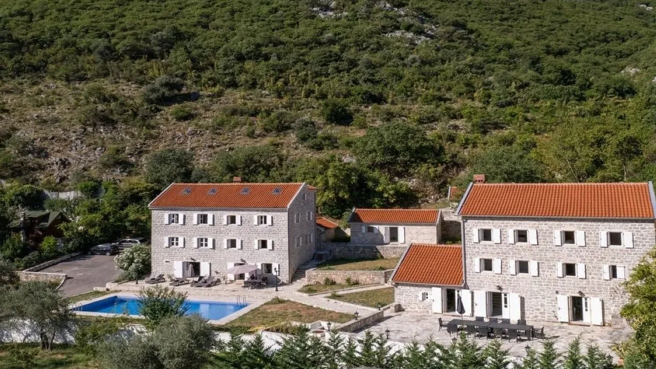 Sale, house, 800m², Prčanj, Kotor