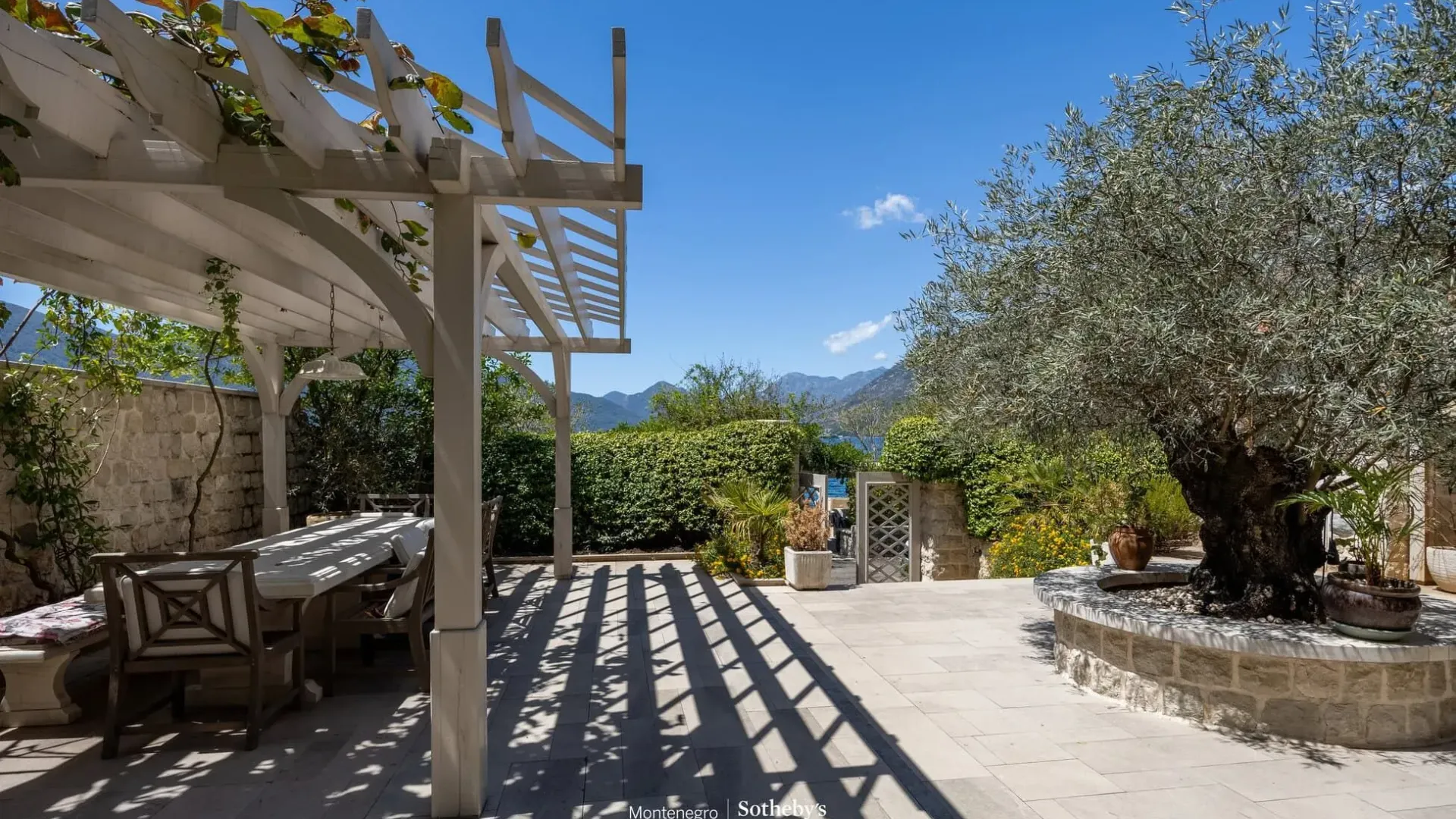 Rent, house, 587m², Dobrota, Kotor