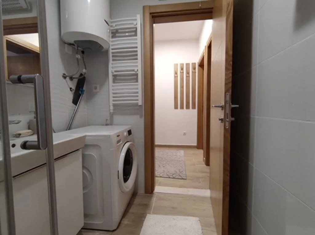 Izdavanje, jednosoban stan, 45m², Blok 9, Podgorica