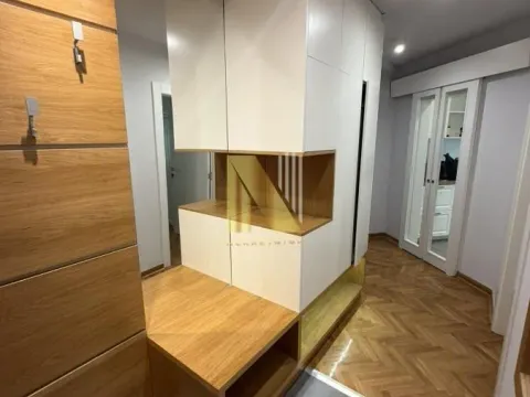 Izdavanje, četvorosoban stan, 100m², Stari grad, Novi Sad - image 12