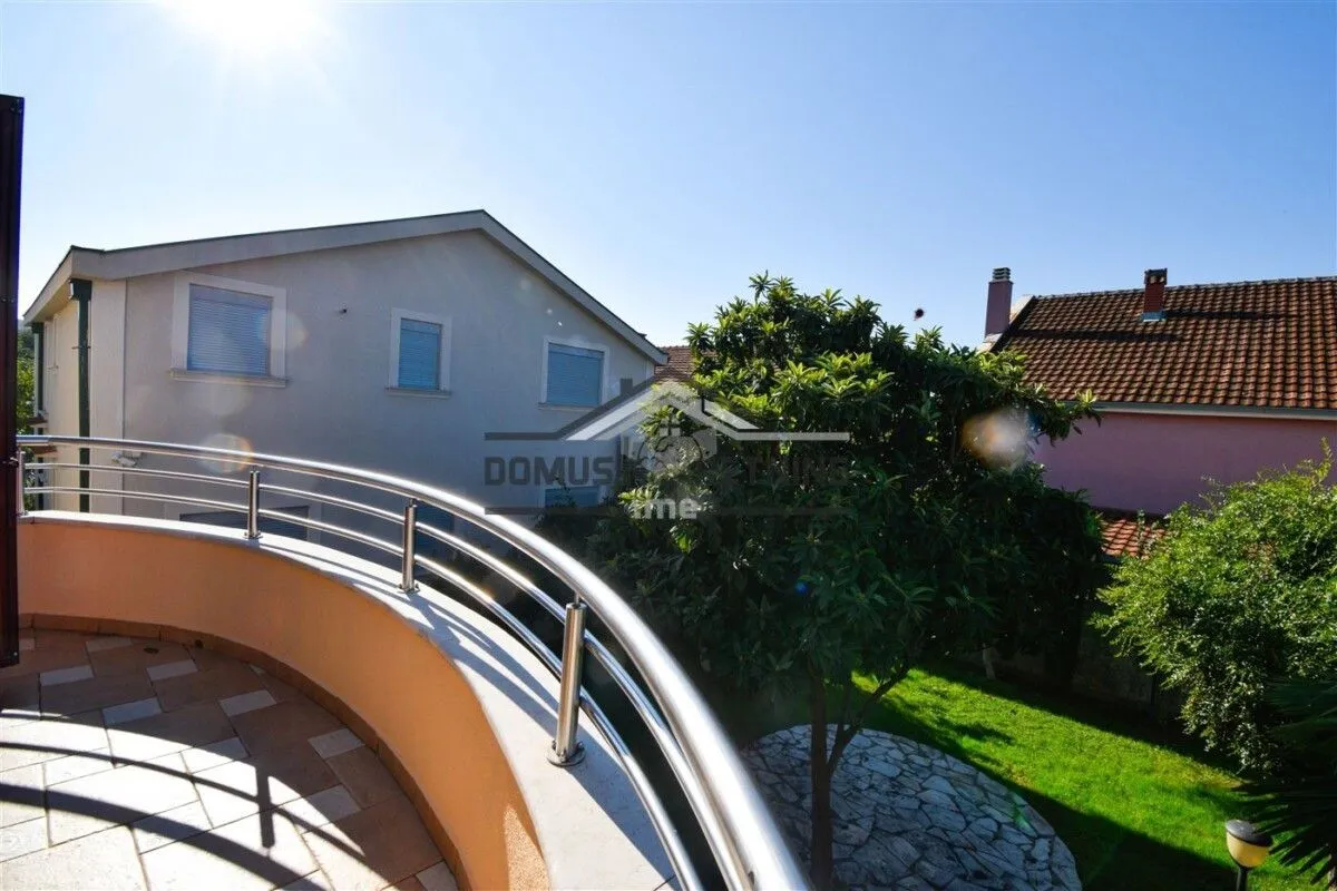 Rent, house, 200m², Donja Gorica, Podgorica
