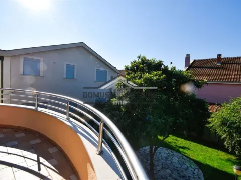 Izdavanje, kuća, 200m², Donja Gorica, Podgorica - image 25