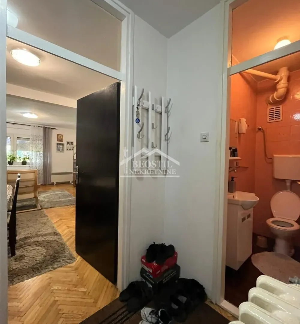 Prodaja, trosoban stan, 76m², Papazovac, Smederevo