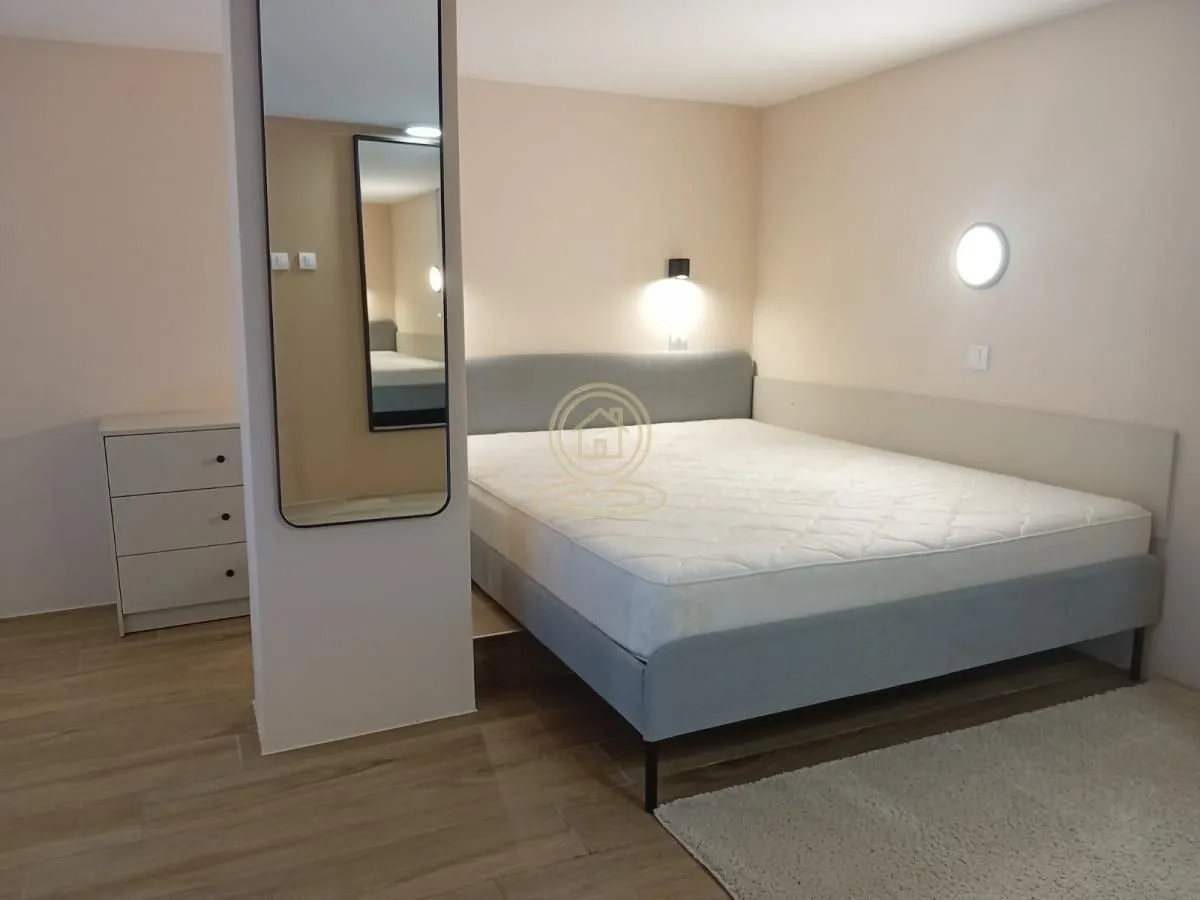 Izdavanje, jednosoban stan, 30m², Salajka, Novi Sad Sve Podlokacije