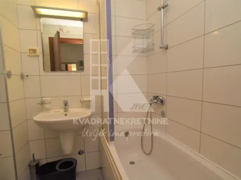 Rent, two bedroom apartment, 75m², City Kvart, Podgorica - image 9