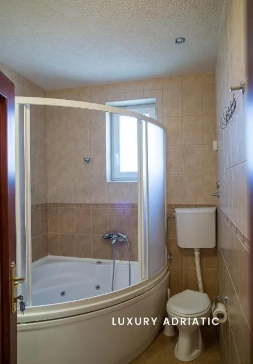 Sale, house, 670m², Prčanj, Kotor