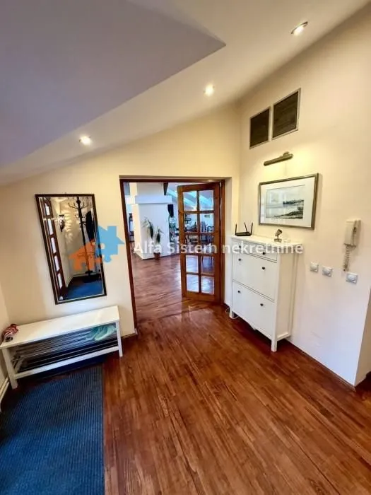Izdavanje, stan, 200m², Stari Grad, Beograd