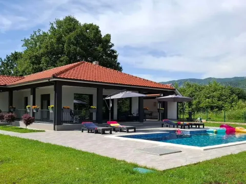 Izdavanje, kuća, 155m², Pričelje, Podgorica - image 1
