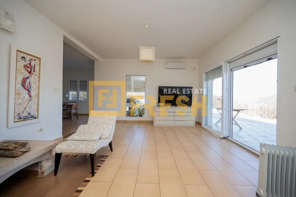 Rent, house, 250m², Ostalo, Podgorica
