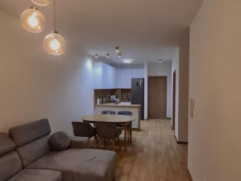 Izdavanje, trosoban stan, 97m², Centar, Budva