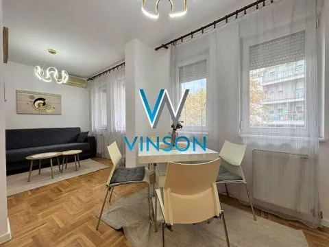Dnevna soba sa trpezarijskim delom i kaučem. - image 3