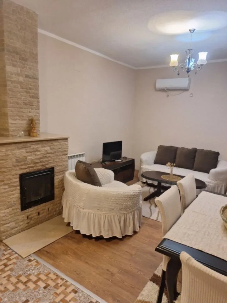 Izdavanje, trosoban stan, 100m², Stari Aerodrom, Podgorica